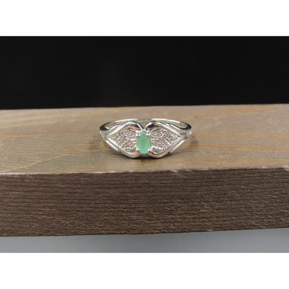 Size 11 Sterling Silver Small Green Emerald And Cubic Zirconia Accents Band Ring - Picture 1 of 7